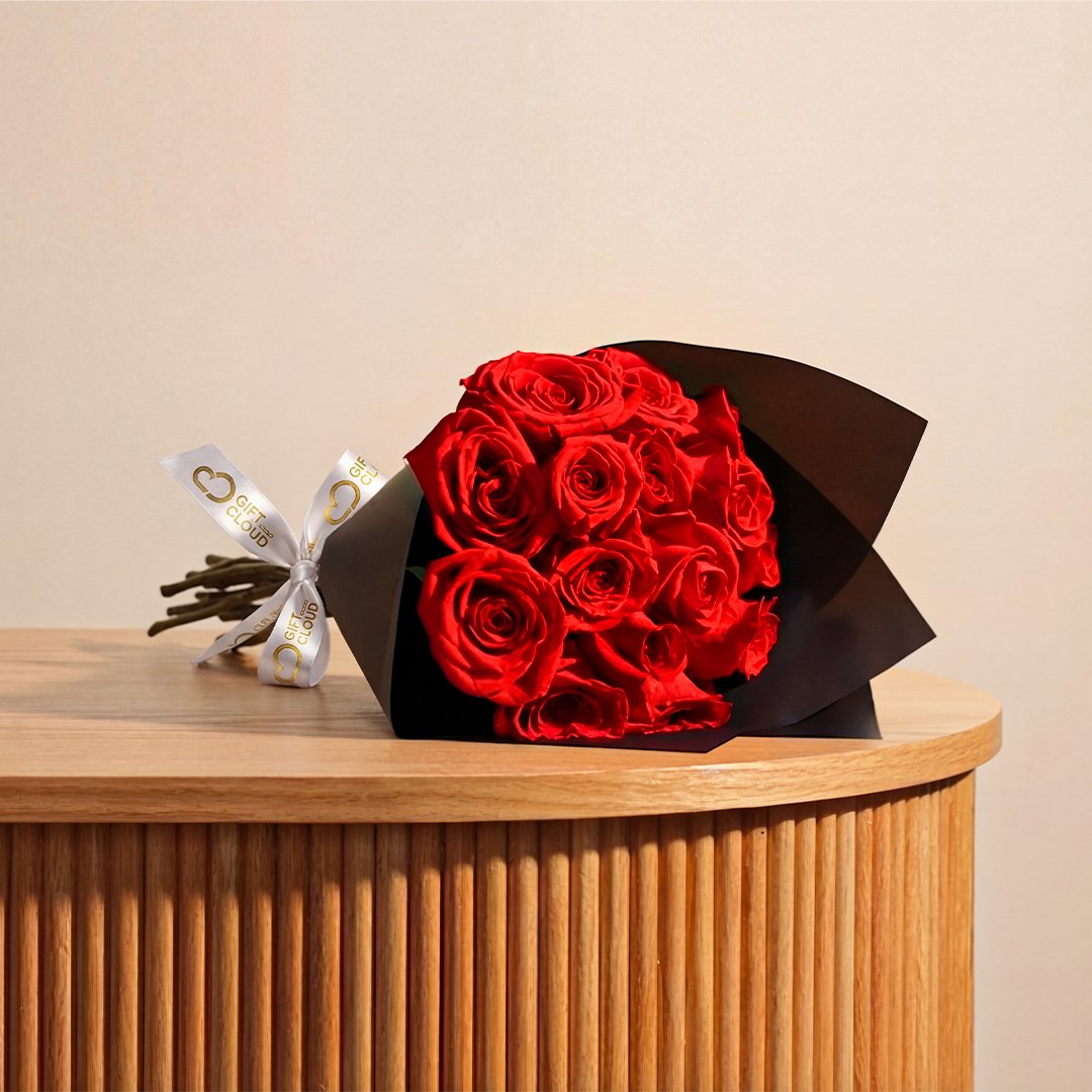 باقة عناق الجوري الأحمر | 15 وردة